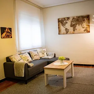 Entero, A 15 Minutos De Zona Centro Con Plaza De Aparcamiento Opcional Apartamento